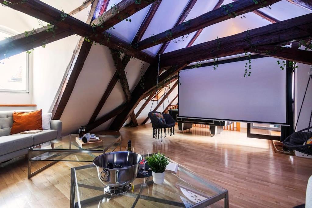 Fairytale Duplex - Billiard - Whirlpool - Cinema - Old Town Praha